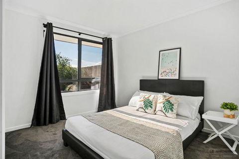 Hobart 4 Bedroom Cosy Stayz - Darwin Holiday 0
