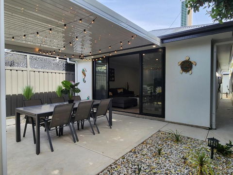 Holiday At The Beach, Spa Bath, King Bed With TV - Darwin Holiday 0