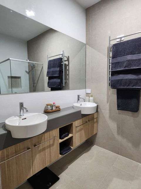 Holiday At The Beach, Spa Bath, King Bed With TV - Darwin Holiday 3