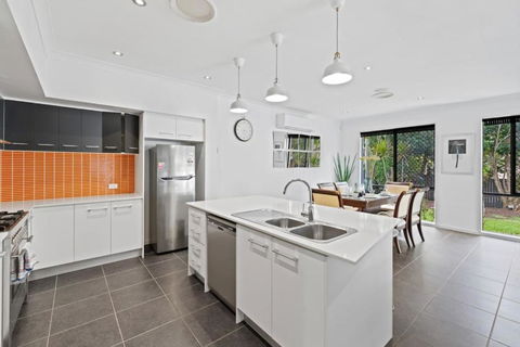 Holiday Paradise 4BR Pool BBQ Parking Near Mall N Park - Darwin Holiday 3