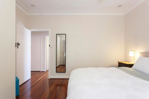 Home Away - 2 Bedroom Cottage - Darwin Holiday 0