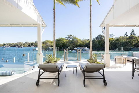 Iluka, Luxurious Riverfront Retreat - Darwin Holiday 0