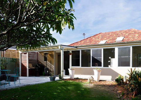 Home Away From Home - 3 Bedroom House Sleeps 6 - Parking - Darwin Holiday 0