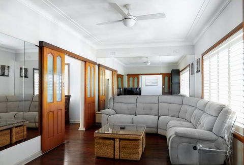 Home Away From Home - 3 Bedroom House Sleeps 6 - Parking - Darwin Holiday 1