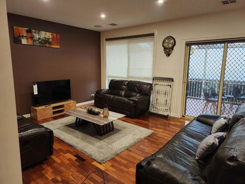 Home In Greenvale, Victoria - Darwin Holiday 2