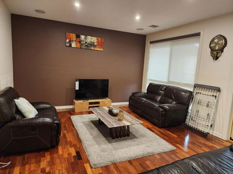 Home In Greenvale, Victoria - Darwin Holiday 1