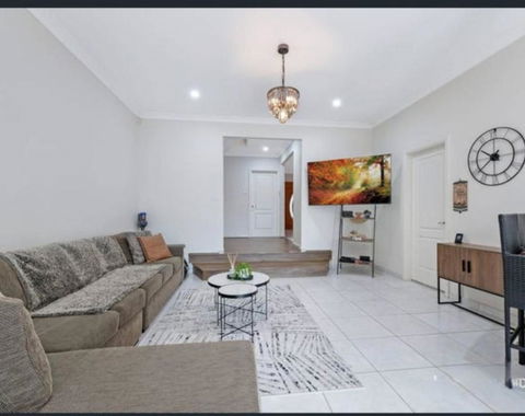 Home Is Where The Heart Is. Spacious 5 Bedroom 2 Storey Home. - Darwin Holiday 0