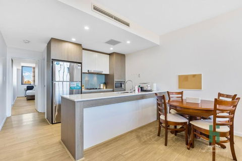 Homebush EventHub Contemporary 2B2B Apt - Darwin Holiday 2