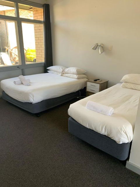 HOPETOUN COMMUNITY HOTEL MOTEL - Darwin Holiday 0