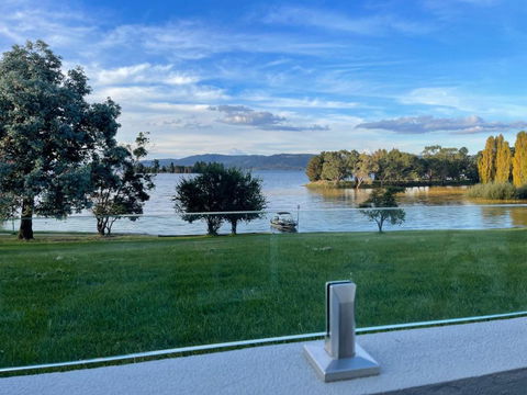 Horizons 424 Lake Jindabyne Waterfront 2 Bedroom Apartment - Darwin Holiday 0