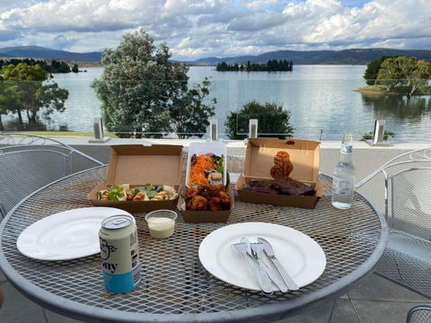 Horizons 424 Lake Jindabyne Waterfront 2 Bedroom Apartment - Darwin Holiday 3
