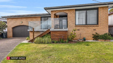 Horseshoe Beach House 4 Young Street, Bermagui - Darwin Holiday 3