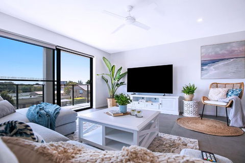 HOT Brand New 3 Ensuite Apartment, Redcliffe, Brisbane - Darwin Holiday 0