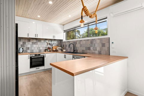 House 3 Number 4 Highland Avenue, Cowes - Darwin Holiday 1