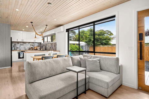 House 3 Number 4 Highland Avenue, Cowes - Darwin Holiday 3