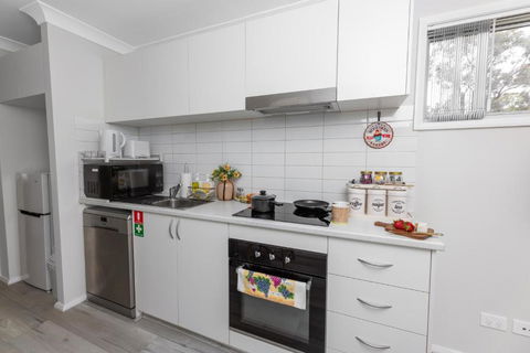 House By Lavender Lane - Forest Views, FREE Parking - Darwin Holiday 3