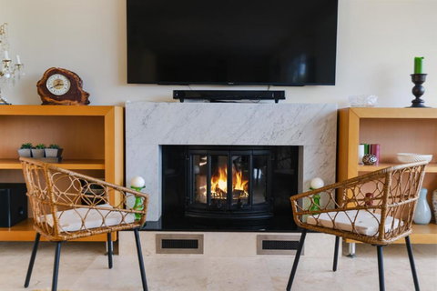 House By The Harbor - Darwin Holiday 0