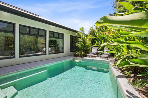 House Heliconia - Luxury Living In Palm Cove - Darwin Holiday 1