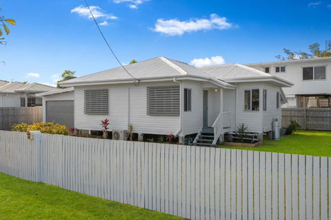 House On Halifax - Darwin Holiday 1