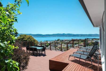 House On The Hill With A View-Sleeps 12 - Darwin Holiday 1