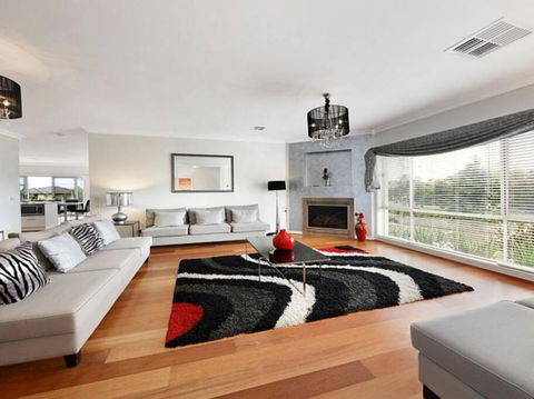 Huge Luxury Home! Mount Waverley - Darwin Holiday 0