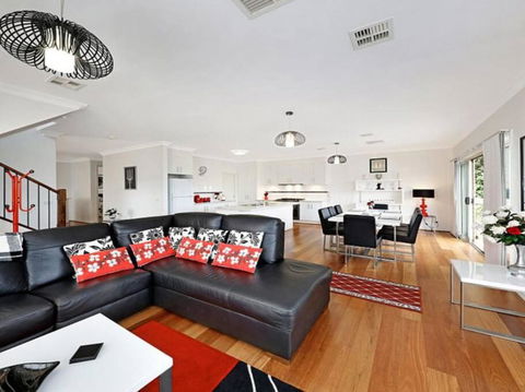 Huge Luxury Home! Mount Waverley - Darwin Holiday 2
