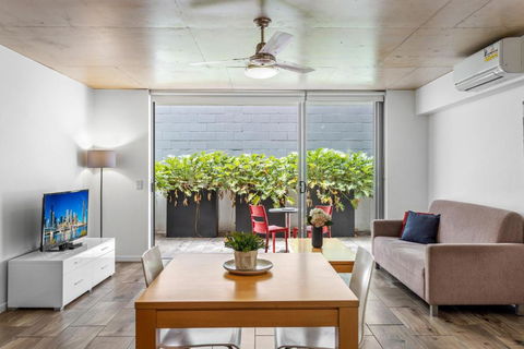 Humble City Living In An Energetic Neighbourhood - Darwin Holiday 0
