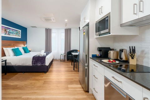 Hunter Studios - Maitland - Darwin Holiday 0