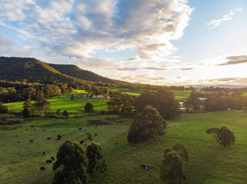 Hunter Valley Luxury Farm Stay With Stunning Mountain Vistas - Darwin Holiday 1