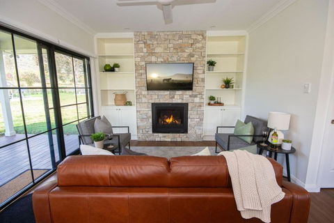 Hunter Valley Luxury Farm Stay With Stunning Mountain Vistas - Darwin Holiday 2