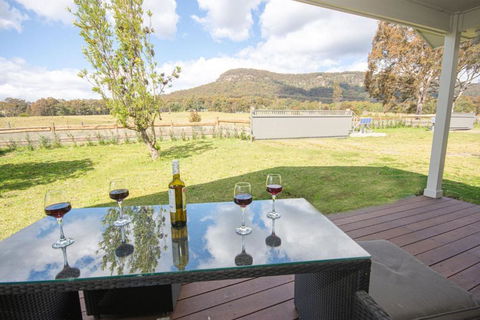 Hunter Valley Luxury Farm Stay With Stunning Mountain Vistas - Darwin Holiday 0