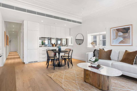 Iconic Bondi Beach Panorama From Stylish Retreat - Darwin Holiday 2