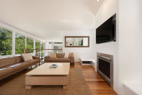 Iconic Noosa Beach House In McAnally Drive Sunshine Beach - Darwin Holiday 1
