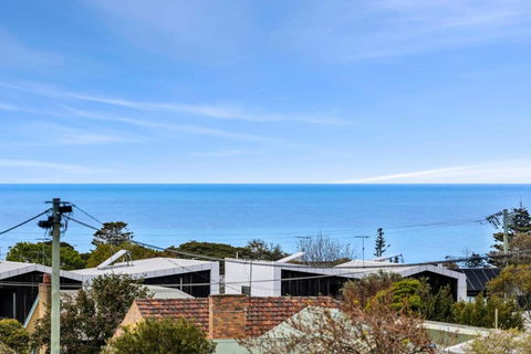 Illume - Light, Warm, Contemporary Designer Luxury - Darwin Holiday 1