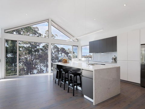 Iluka Stunning Air Conditioned House With WI FI And Water Views - Darwin Holiday 1