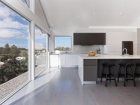 Iluka Stunning Air Conditioned House With WI FI And Water Views - Darwin Holiday 3