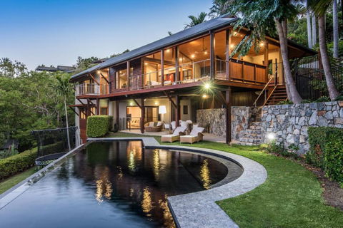 Indulge In The Lap Of Luxury, Iluka Is Your Private Ocean-view Haven On Half An Acre With Infinity Pool And Two Golf Buggies - Darwin Holiday 0