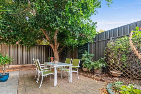 In Between City Sea & Airport - 2BR Vacation Home - Darwin Holiday 3