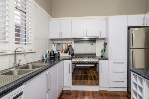 Incredible 3-Bed Renovated Home With Huge Garden - Darwin Holiday 2