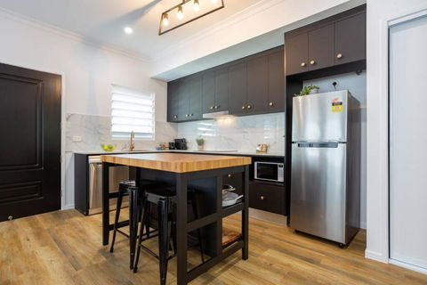 Industrial Luxe Villa - Boutique 1 Bedroom Luxury Villa - Darwin Holiday 1