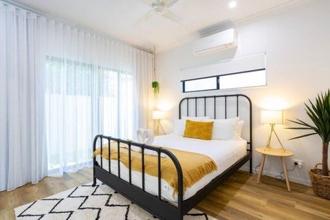 Industrial Luxe Villa - Boutique 1 Bedroom Luxury Villa - Darwin Holiday 2