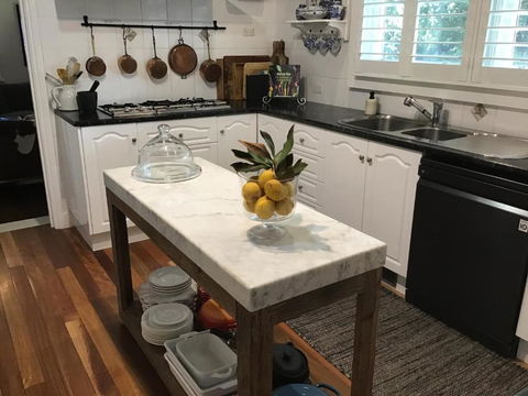 Inglenook Cottage Healesville - Darwin Holiday 1