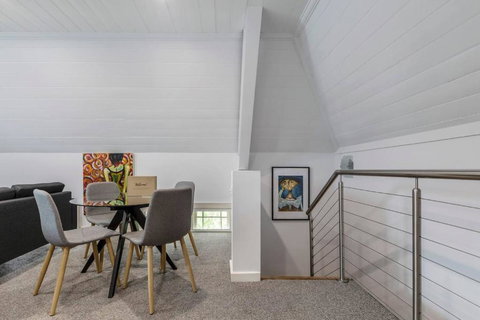 Inner City Living In A Modern Slice Of History - Darwin Holiday 3