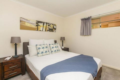 Inner City One Bedroom Apartment 27 - Darwin Holiday 1