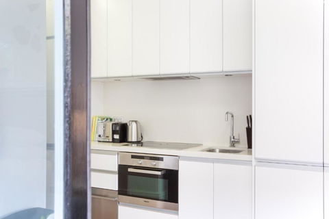 Intimate Studio Apartment With Balcony In Glebe - Darwin Holiday 3
