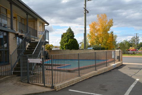 Adrian Motel - Darwin Holiday 0
