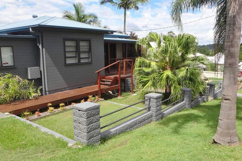 Aerwyn Brae - Darwin Holiday 0