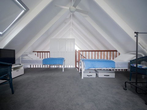 Affordable Twin Peaks 1 - Darwin Holiday 2