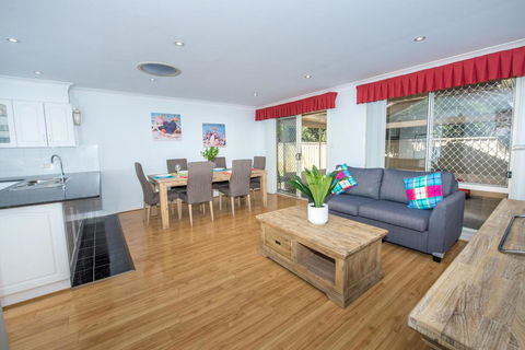 Ajax Avenue 2/35 - Nelson Bay - Darwin Holiday 1