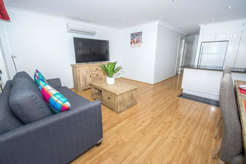 Ajax Avenue 2/35 - Nelson Bay - Darwin Holiday 3